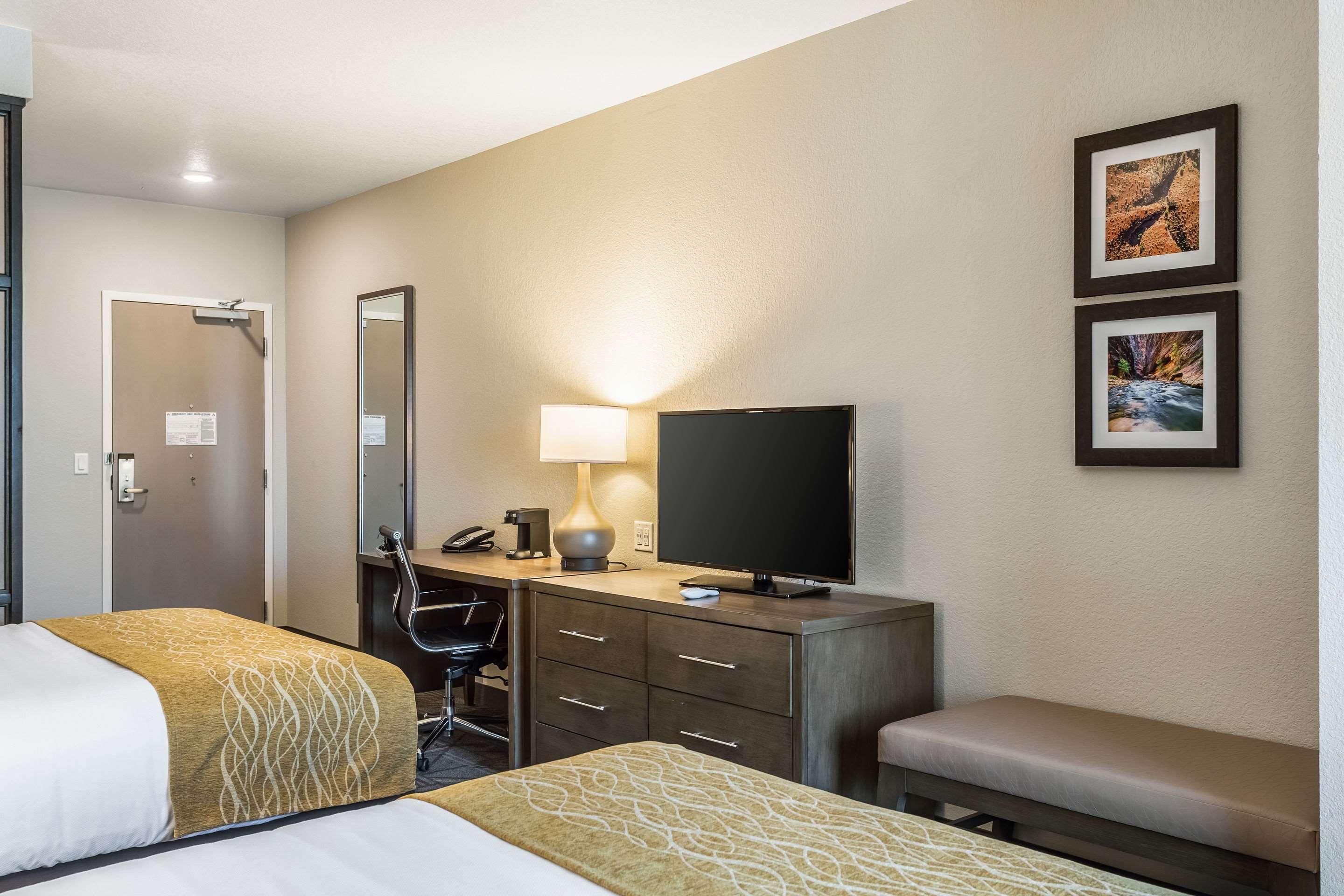 Comfort Inn & Suites Salt Lake City Airport Bagian luar foto